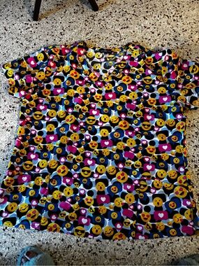 Samantha Mara scrub top smiley face 2xlarge